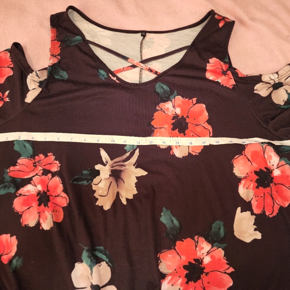 Black and Coral Poppy cold shoulder Top 1X - Picture 6 of 8